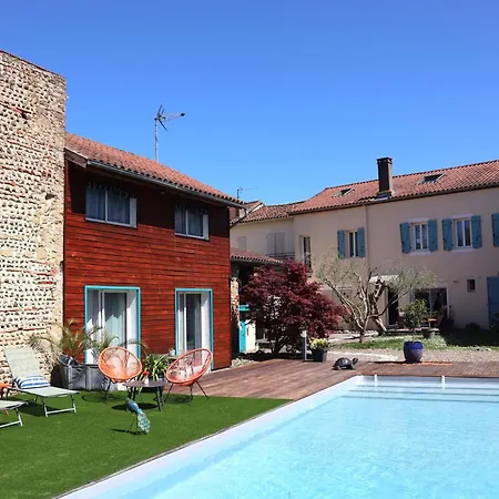 La Cour Des Saligues