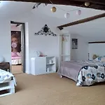 La Cour Des Saligues Bed & Breakfast