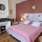 Bed & Breakfast La Cour Des Saligues 3*
