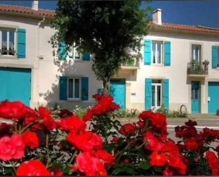 Frühstückspension La Cour Des Saligues 3*