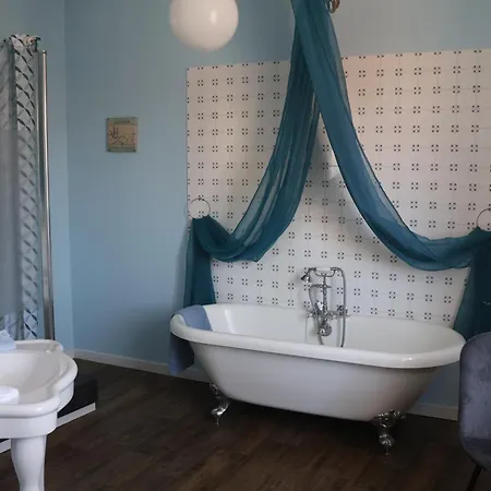 Bed & Breakfast La Cour Des Saligues *
