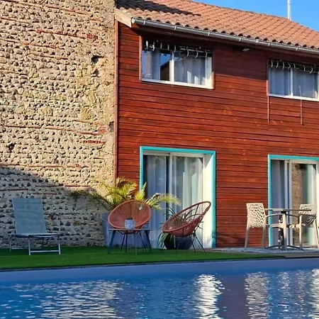 Bed and breakfast La Cour Des Saligues 3*