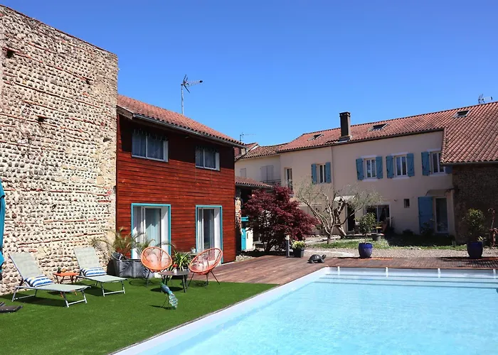 La Cour Des Saligues